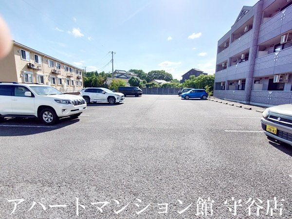 リバーフィールドの駐車場