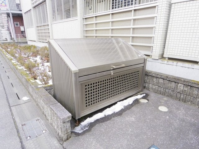 Royal East（ロイヤル イースト）のその他共用部分|ゴミストッカー