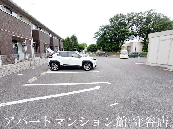 ファミリアつくばの駐車場