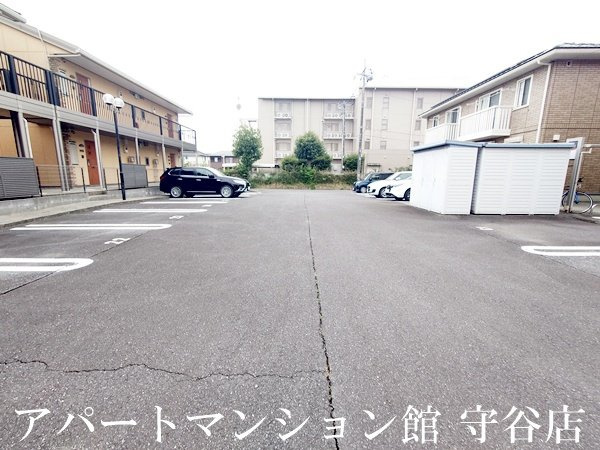 グランドゥールⅣ Ｃの駐車場