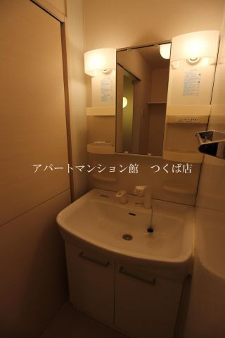 Famille Court（ﾌｧﾐｰﾙｺｰﾄ） Ⅱの独立洗面台