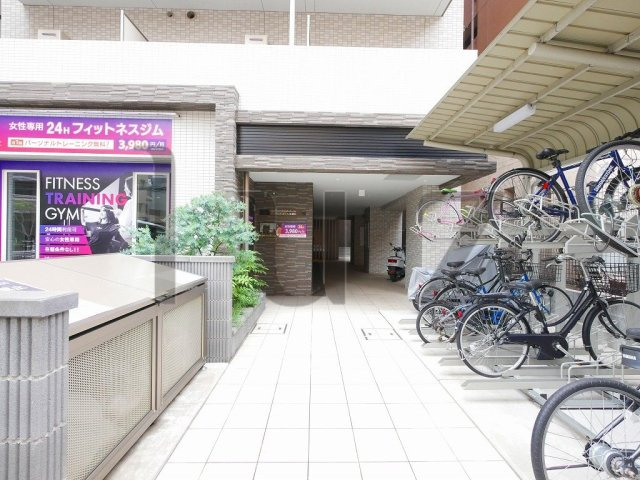 ラピスポンス新横浜のエントランス