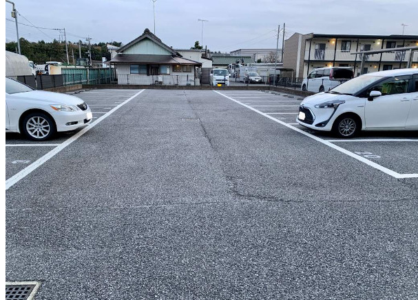 レオパレス向山Ⅰの駐車場