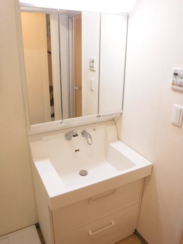 堀切3丁目貸住宅の独立洗面台