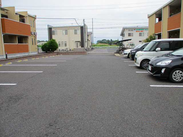 レオネクストくりの木の駐車場