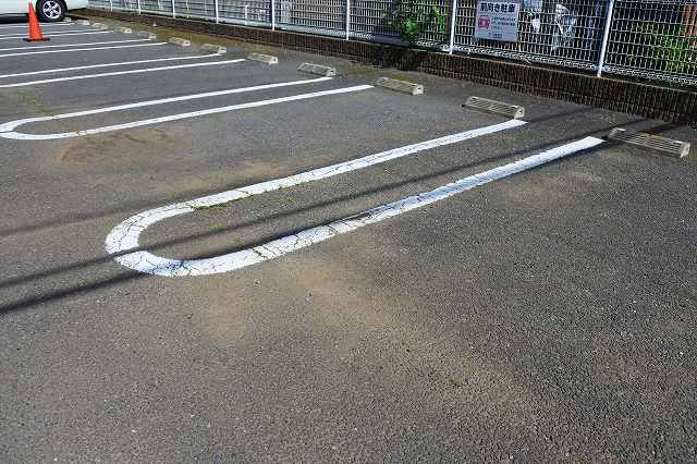 ヴィラ・フリューゲルの駐車場|駐車場