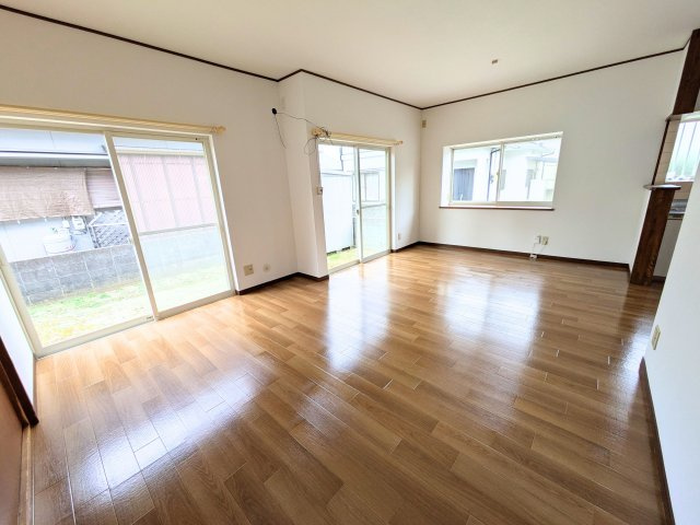 高岡町戸建ての居間・リビング|おしゃれな居間です