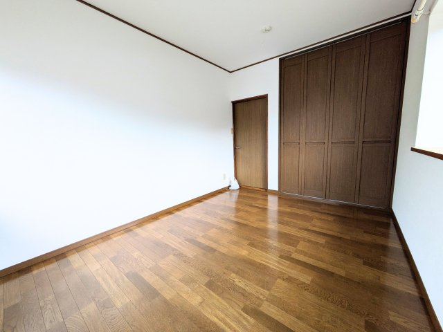 高岡町戸建ての洋室|                                                  