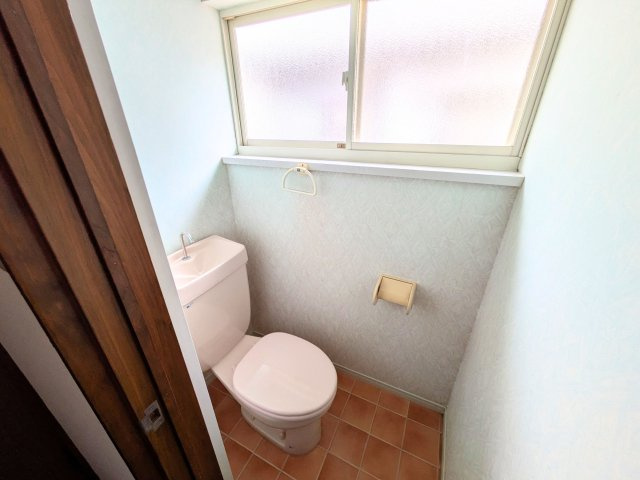高岡町戸建てのトイレ|                                                  