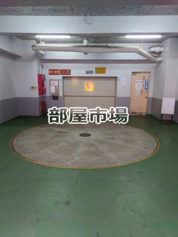 アルベルゴ上野の駐車場