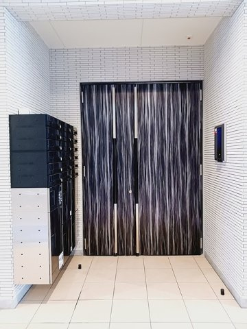 ライズ脇田町　Ｂ館のエントランス