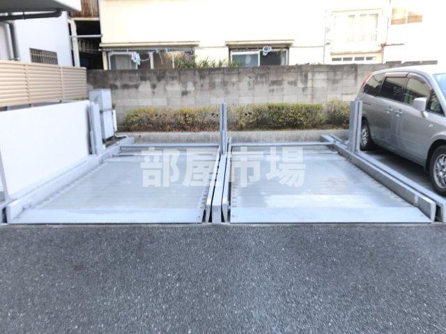 エバーグリーンの駐車場