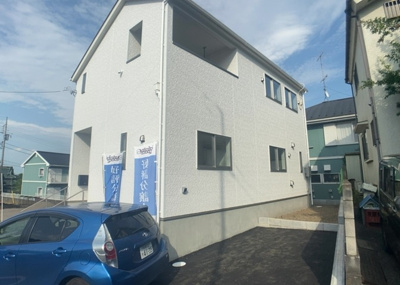 【構造・工法・仕様】 | 平町新築戸建 | 木造住宅とは土台、壁、柱など建築物の強度を支える構造体の材に木が使用されている構造を指します。構造体は建物の自重を支えるだけではなく風圧や水圧、積裁荷重などあらゆる衝撃に耐えるための基礎です。