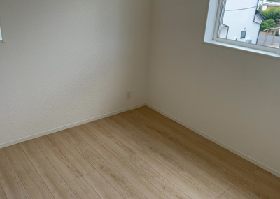 【子供部屋】 | 関口新築戸建 | 子供が何人でも年齢によっては、受験時にしっかり壁のある個室があった方が良い場合もあります。難しい問題ですが、兄弟の人数や、性別や年齢差によって状況が異なりますので、数年後のこともしっかり考えましょう。