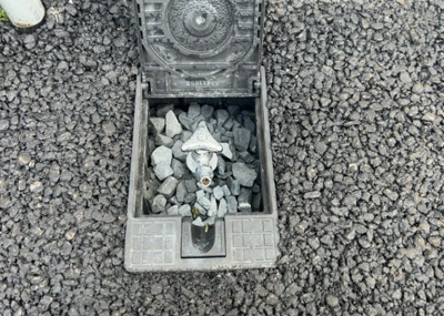 【設備】 | 関口新築戸建 | 敷地内には、散水栓や立水栓があります。水道水を直接利用できるため、水を運ぶ手間を省くことが出来ます。大量の水を必要とする洗車作業や清掃などに役立ちます。その他設備とあわせて、現地でご確認ください。