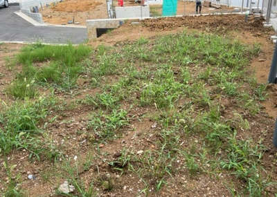 【構造・工法・仕様】 | 緑ケ丘新築戸建 | 木造住宅とは土台、壁、柱など建築物の強度を支える構造体の材に木が使用されている構造を指します。構造体は建物の自重を支えるだけではなく風圧や水圧、積裁荷重などあらゆる衝撃に耐えるための基礎です。