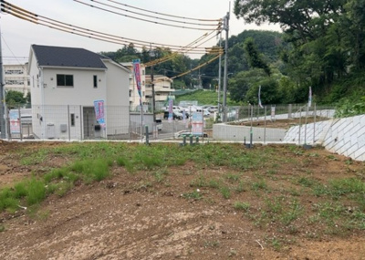 【展望】 | 緑ケ丘新築戸建 | 眺望を気にして物件を探す場合、前面に建物が建っていないか現地で確認しましょう！前面に建物があると景色はもちろん、日当たりや風通しにも影響が出てきます。住んだ時のことを想像しながら現地見学をしましょう。