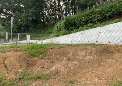 【庭】 | 緑ケ丘新築戸建 | 庭があることでガーデニングや家庭菜園はもちろん、こどもの遊び場やペットを放して遊ぶことができます。また、家の周囲に余裕があるということです。隣地との間があれば、十分な日当たりと、風通しが確保できます。
