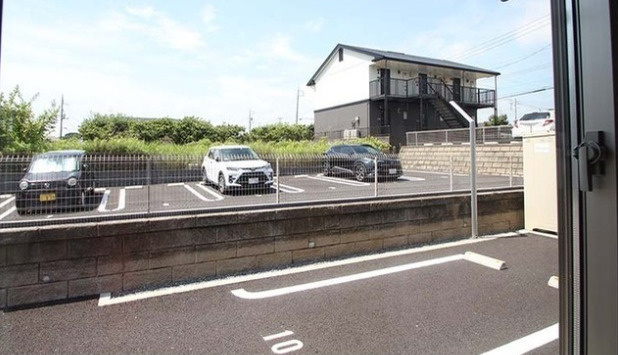 ウィンドヒルBの駐車場