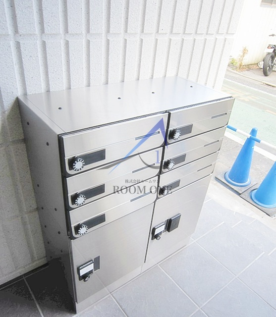 カームコートSAI    のその他共用部分|集合ポストです。宅配ボックスです。
