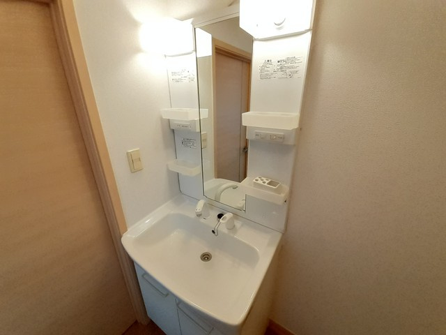 ドゥメゾンＣの独立洗面台|洗面所