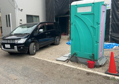 【駐車場】 | 大野台新築戸建 | 駐車場と明記されていても、最小スペースでつくられた駐車場だと大型車は駐車できなかったり、出入りしにくくなったりする可能性があります。お車のサイズと購入したい物件の駐車場のサイズを現地で確認しましょう。