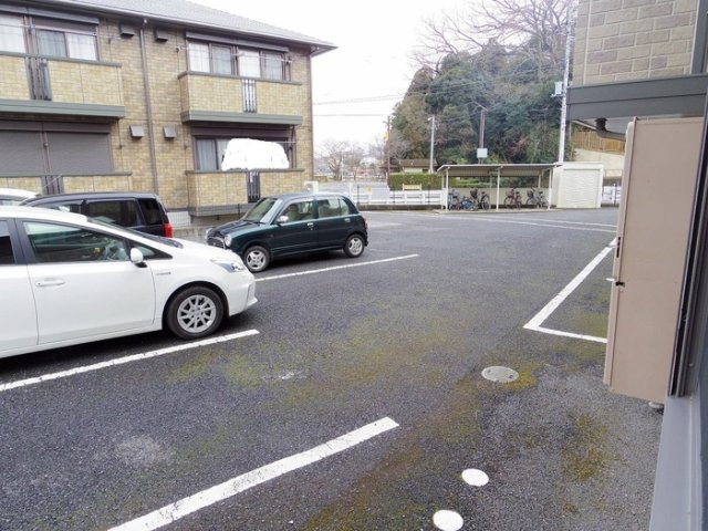 ヴィラ・シェソワ Ａの駐車場|平面駐車場