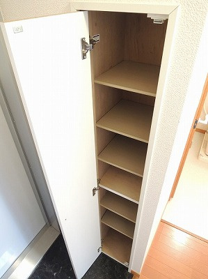 レオパレスKUの玄関