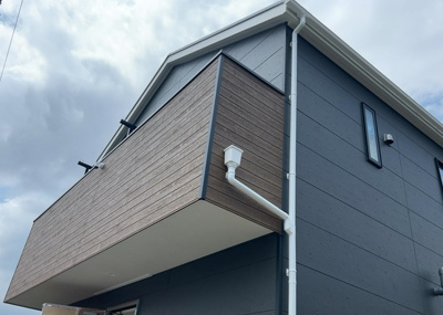 【バルコニー】 | 上矢部新築戸建 | 一般的なバルコニーは、奥行1.5ｍ程ですが、ワイルドバルコニーは2ｍまで広がっています。そのため洗濯物の間隔をあけ干すことができ、乾きやすいというメリットや、ガーデニングが楽しめる等の特徴があります。