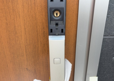 【防犯設備】 | 上矢部新築戸建 | TVモニタ付インターホンなど防犯面にも配慮された設備が揃っています。前面道路は南側約7.0m・東側約4.0mの開放的な角地で周囲からの見通しも良く、お子様がいるご家庭でも安心感を持って暮らせます。