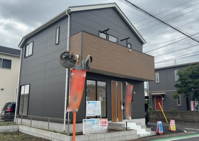 【外観】 | 上矢部新築戸建 | 相模原市中央区上矢部2丁目に位置する新築戸建。南・東道路に接する角地で日当たり良好。周辺は閑静な住宅街で整備された歩道もあり住環境良好です。販売価格3180万円でご案内中の魅力的な物件です。
