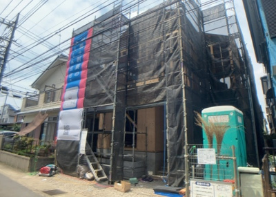【前面道路含む現地写真】 | 東原新築戸建 | お持ちの車種によっては前面道路が広い方が便利でしょう。しかし、前面道路が広ければその分交通量が多くなるため、騒音などが気になる場合があります。実際に現地を見学し、周辺交通量や騒音などを確認しましょう！