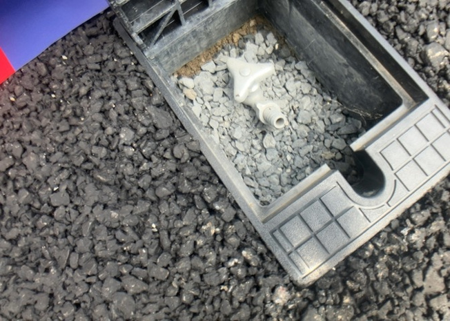 【設備】 | 栗原中央新築戸建 | 敷地内には、散水栓や立水栓があります。水道水を直接利用できるため、水を運ぶ手間を省くことが出来ます。大量の水を必要とする洗車作業や清掃などに役立ちます。その他設備とあわせて、現地でご確認ください。
