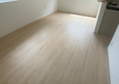 【居間・リビング】 | 栗原中央新築戸建 | リビングの間取りの種類は大きくわけてリビングとダイニングが別になっているタイプ、リビングダイニング一体型です。どちらも一長一短ですので、家を選ぶ時はその両面をチェックして決めるようにしましょう。