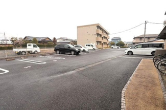 【駐車場】 | ユーチャリスⅡ | 駐車場