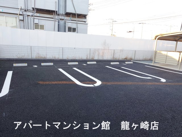 グレースよしわらの駐車場