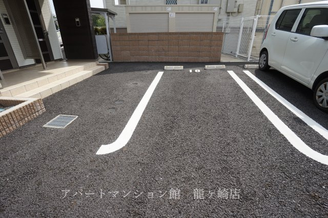 アポロンＡの駐車場