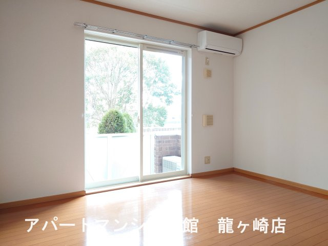 さくらヒルズⅡの居間・リビング