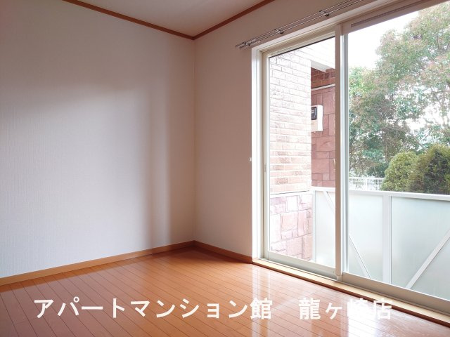 さくらヒルズⅡの居間・リビング