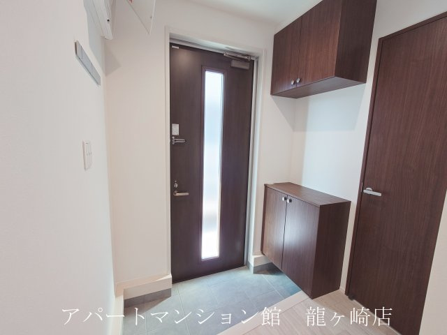 プラムコート(ZEH)の玄関