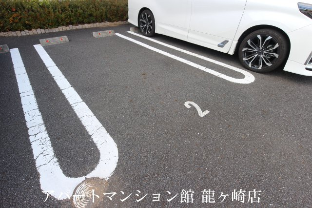 Lien(リアン)の駐車場