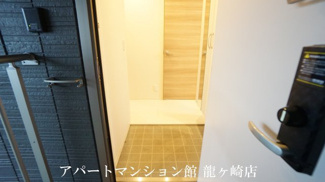 【玄関】 | ライトパレスうずら野 | ※写真は301号室を使用