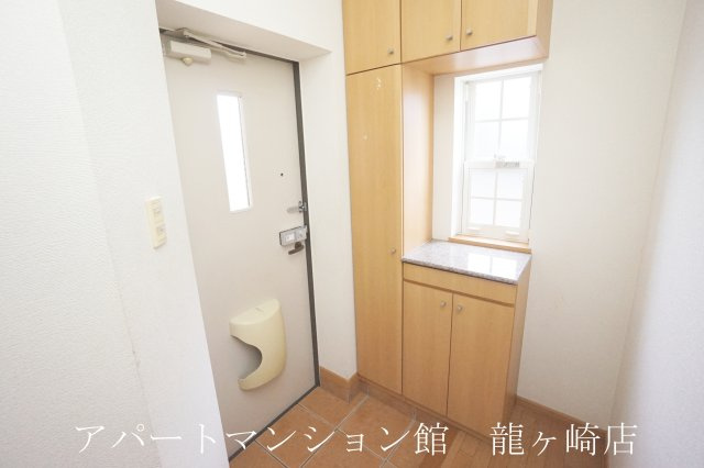 グリシーヌ・パレⅡＡ棟の玄関