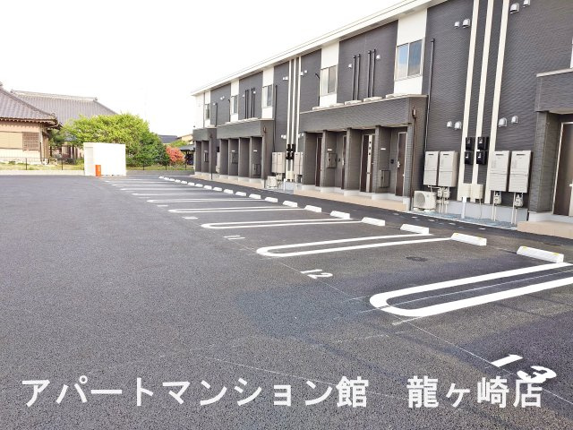 メゾン　ベルフルールの駐車場