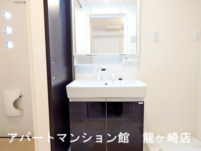 メゾン　ベルフルールの独立洗面台