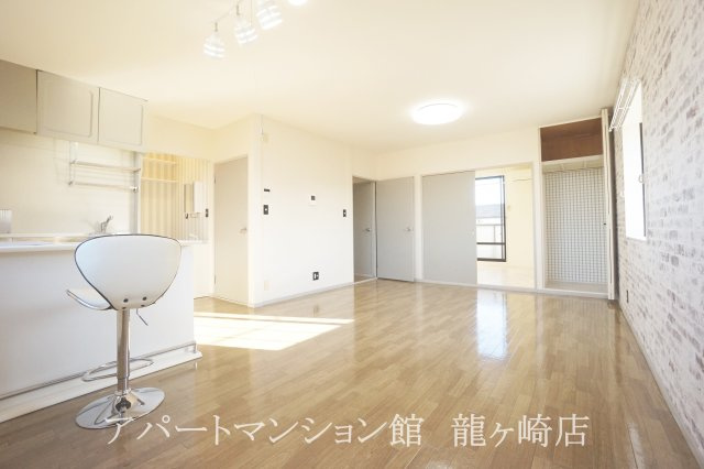 サンライフ古川の居間・リビング