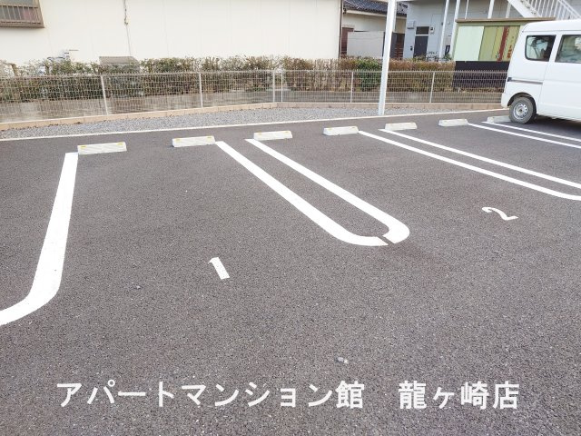 Front du lacの駐車場