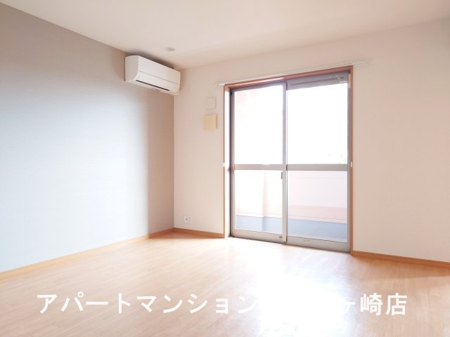 雫Ⅱ(しずく）の居間・リビング|オシャレなアクセントクロスリビング♪