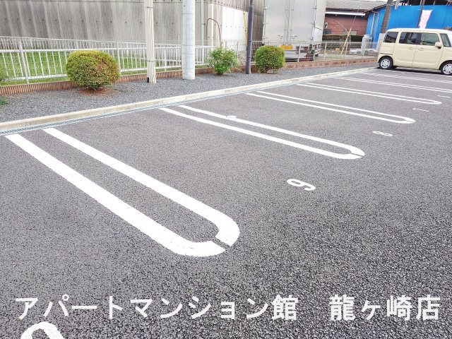 エンプレスⅡの駐車場