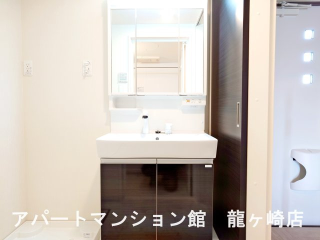 メゾン　ベルフルールの独立洗面台